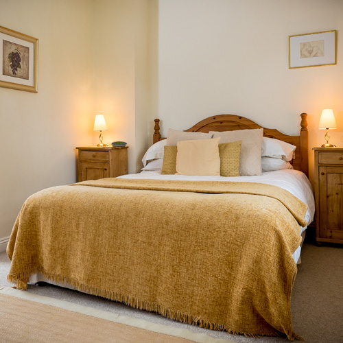 Bed & Breakfast Accommodation - The Chetnole Inn - Pub Restaurant Bed & Breakfast. Tucked away in the beautiful Dorset countryside, close to Sherborne lies the Chetnole Inn. It is the perfect base to discover picturesque Dorset, Dorchester